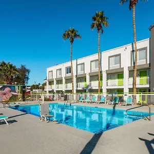 Hotel Revival